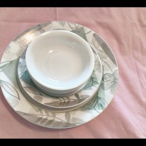 Corelle textured leaves pattern